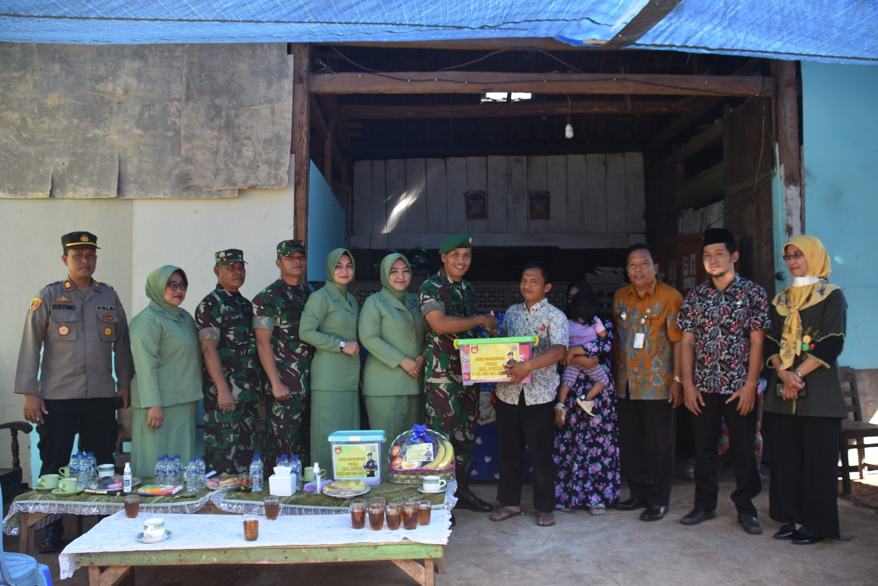 Peduli Sesama, Danrem 073/Makutarama Berikan Santunan Kepada Anak Asuh Stunting